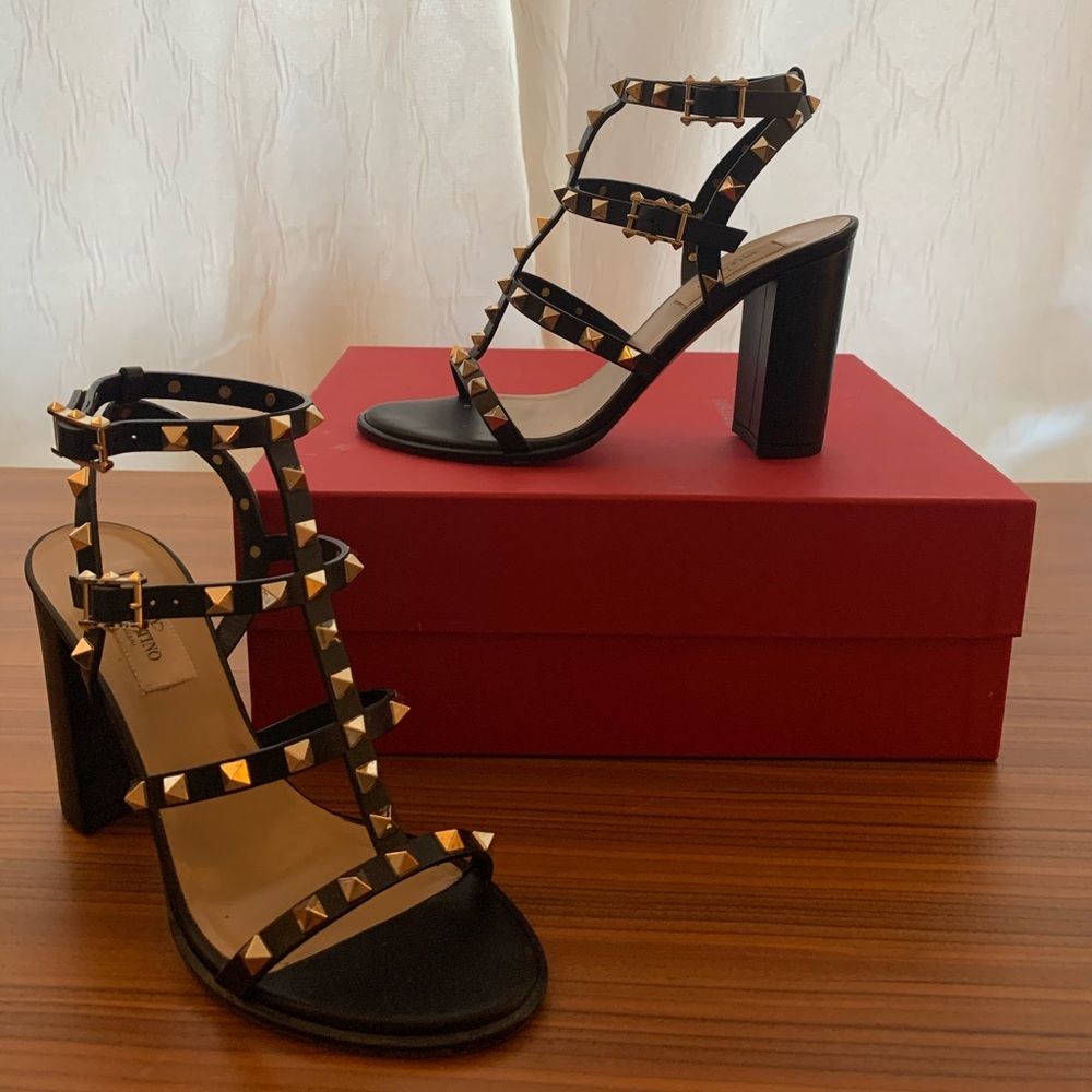 AUTHENTIC Valentino Rockstud Sandals Sz: 7.5